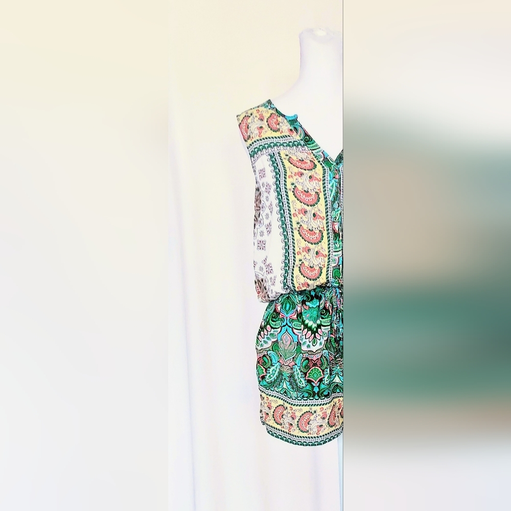 Umgee Sleeveless Paisley Shorts Romper Size Small Green Beige - Picture 2 of 7
